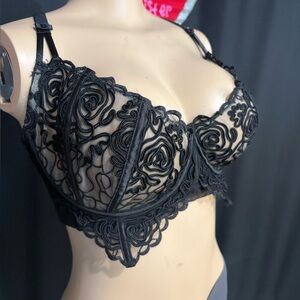 Chic Black Embroidered Lace Bra